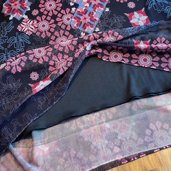 Clotheshead tunic/ 2 layers, asymmetrical side hem, abstract design, Sz L, LOVE! - Picture 8 of 10